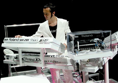 超精美的纯白色Roland合成器