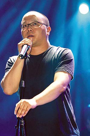 魔岩三杰上海演唱会畅响夜空 震翻大舞台