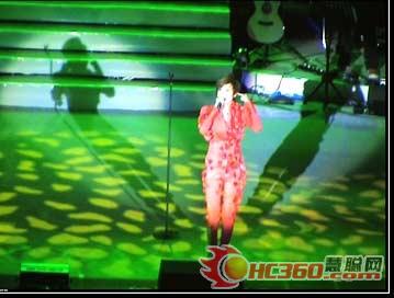 李宇春“Why Me”演唱会上运用的舞台灯光(组图)