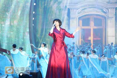 蔡琴携百万特制麦克风深情演唱《被遗忘的时光》