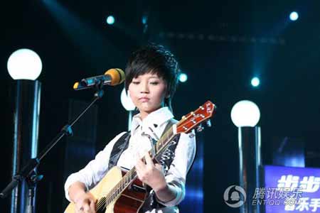 快乐女声20强突围赛 舞台灯光下美丽的脸