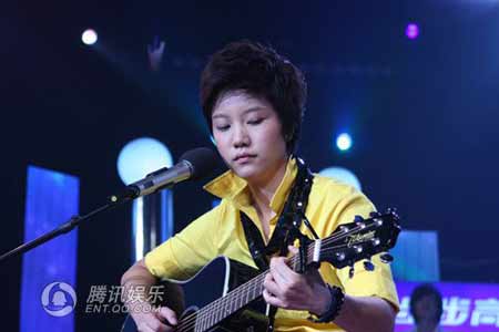 快乐女声20强突围赛 舞台灯光下美丽的脸