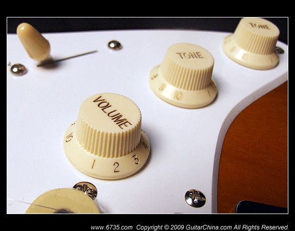经典外观 Squier Classic Vibe吉他(图)