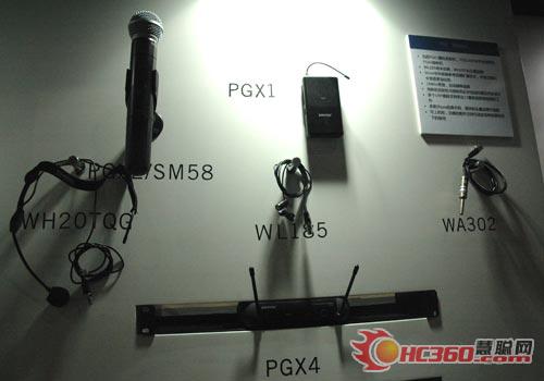 胡彦斌亲临PALM2010舒尔展台获赠麦克风
