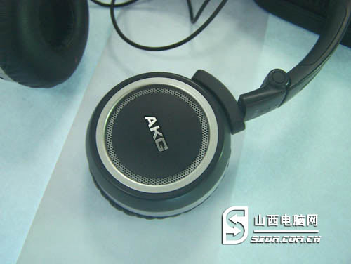舒适贴耳 便携折叠式设计AKG K450头戴耳机