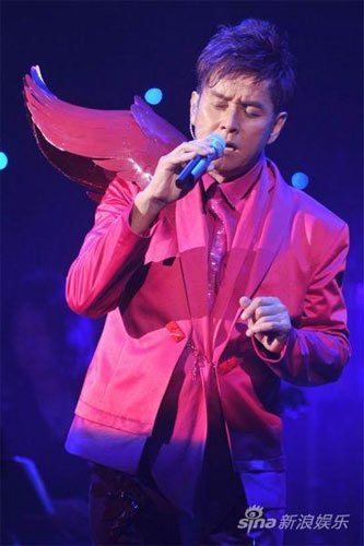 谭咏麟上海演唱会国际顶级音响达600多个