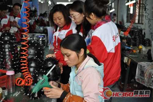 慧聪牵手团参观保德利灯光厂图片报道