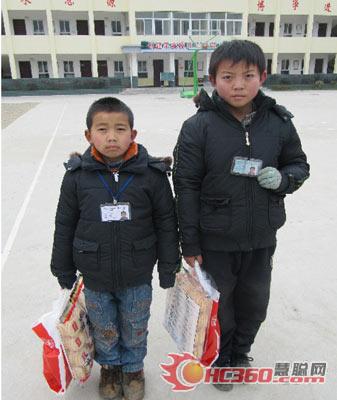 美电贝尔回访2010年资助的贫困儿童(图)
