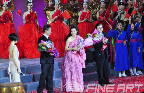 彩熠电脑灯一路伴随宋祖英全国巡演（图）