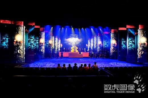 黄巧灵特邀数虎舞美导演陶凯打造《三亚千古情》