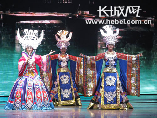 《多彩贵州风》演出展示贵州多彩民族（组图）