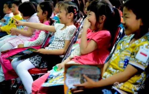 《大角牛》舞台设计：把想象力还给孩子