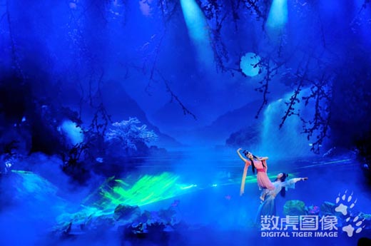黄巧灵特邀数虎舞美导演陶凯打造《三亚千古情》
