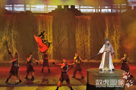 黄巧灵特邀数虎舞美导演陶凯打造《三亚千古情》
