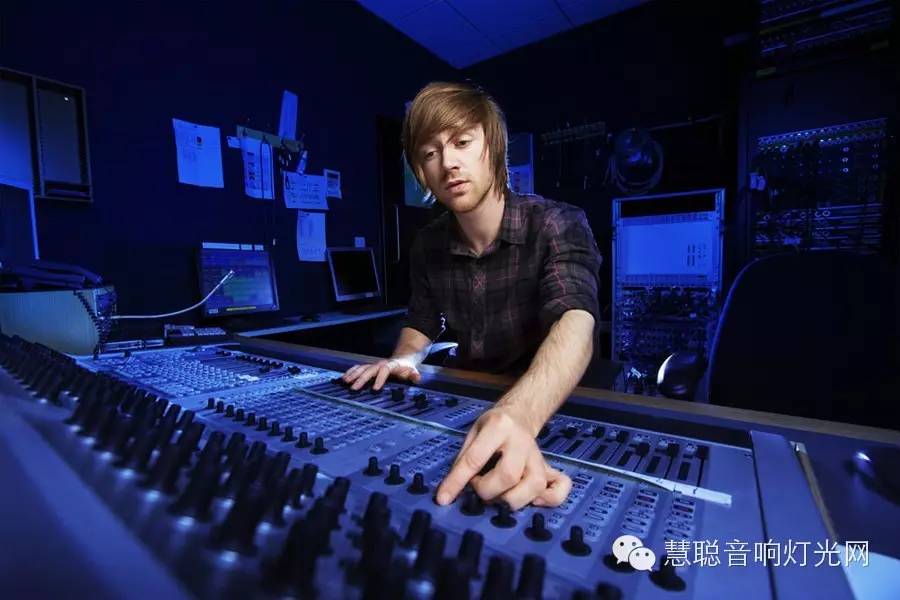 音响师的工作这么苦逼 你为什么还爱它?