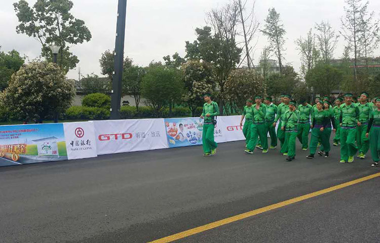 明道灯光赞助横店马拉松激情开跑