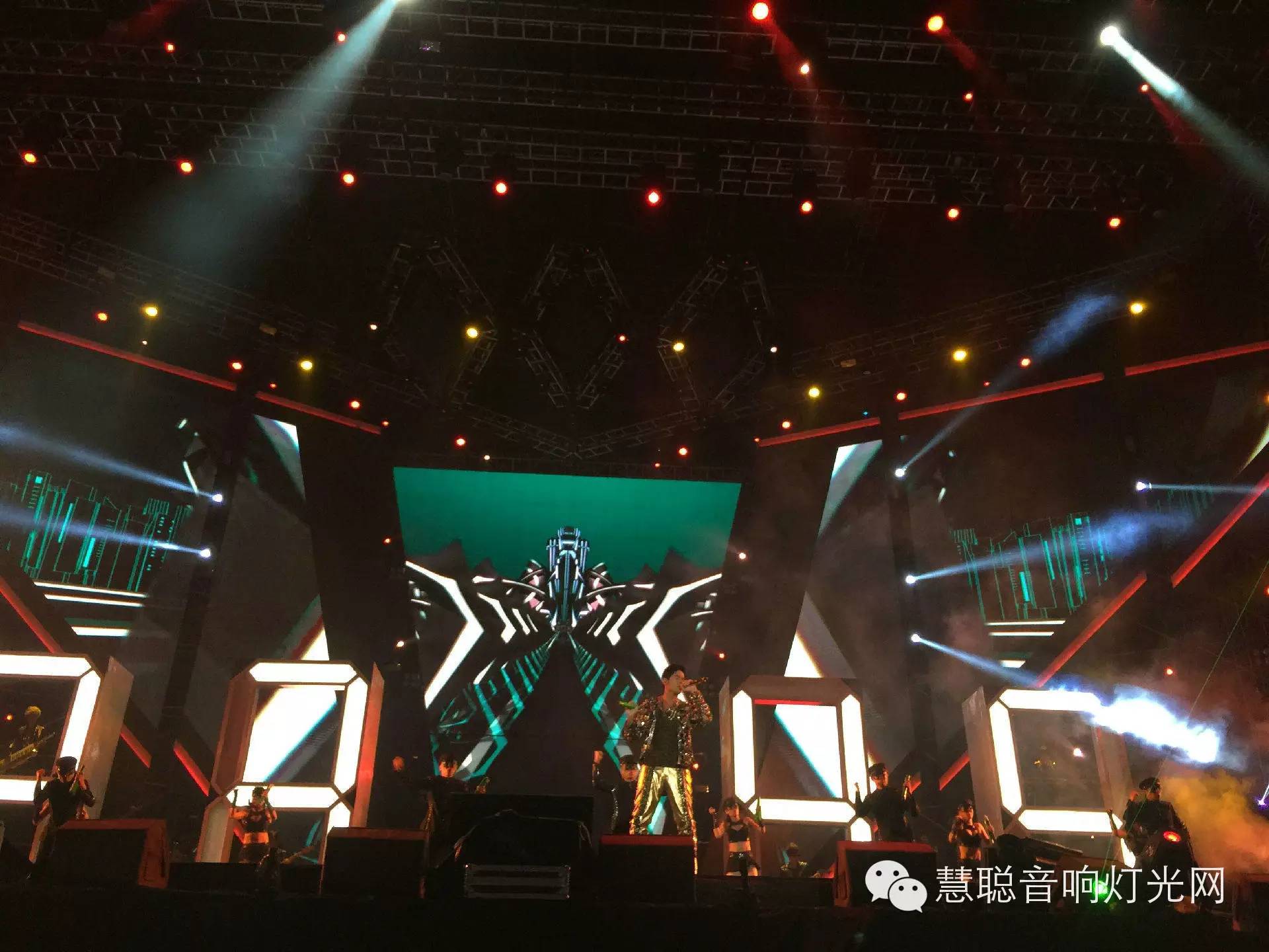 2015年十大演唱会 音响灯光舞美盘点
