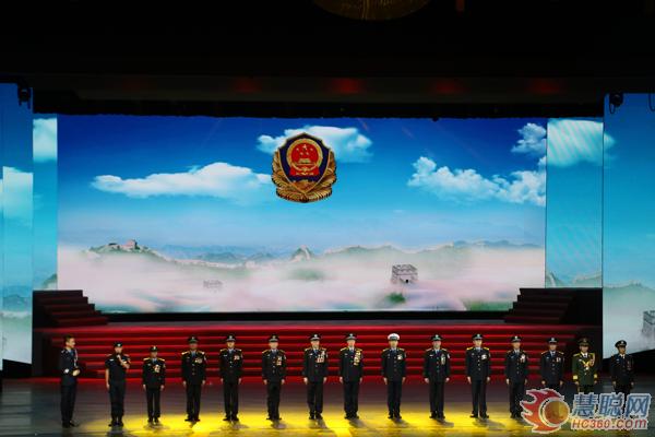 宋多多为国产话筒打气 20只话筒现场演出获认可