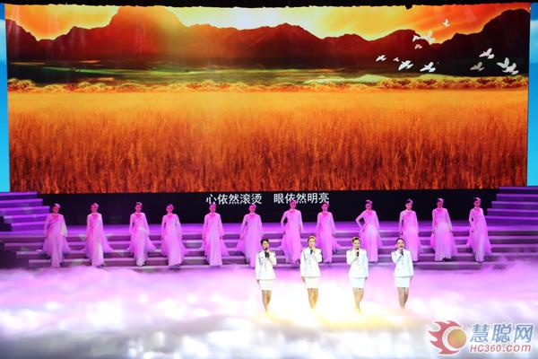 宋多多为国产话筒打气 20只话筒现场演出获认可