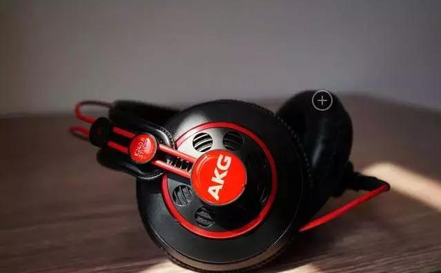 AKG K240R耳机 一道在怀旧中火速前行的亮光！