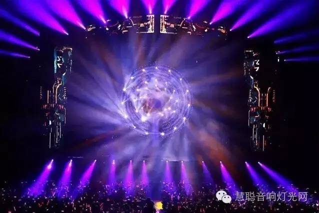 周杰伦广州站巡演 舞台灯光炫爆表！