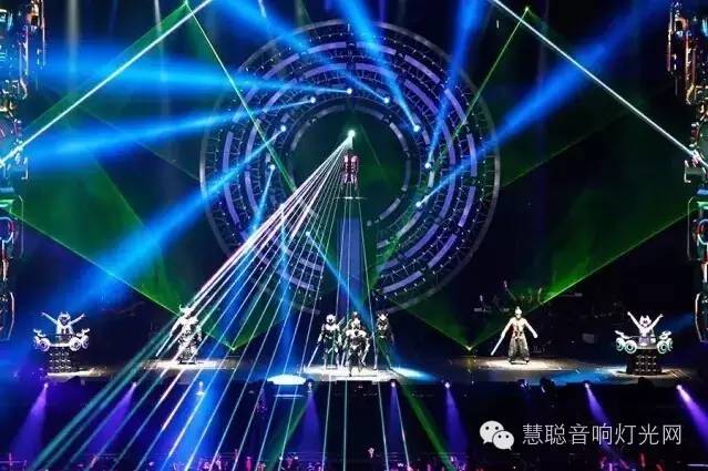 周杰伦广州站巡演 舞台灯光炫爆表！