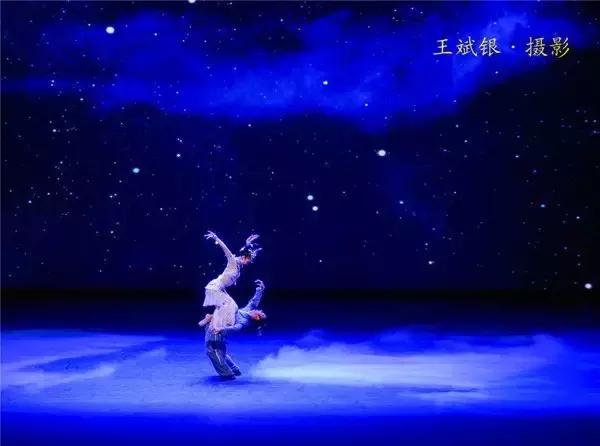 《丝路花雨》 惊艳亮相敦煌文博会 多媒体舞美有多牛？