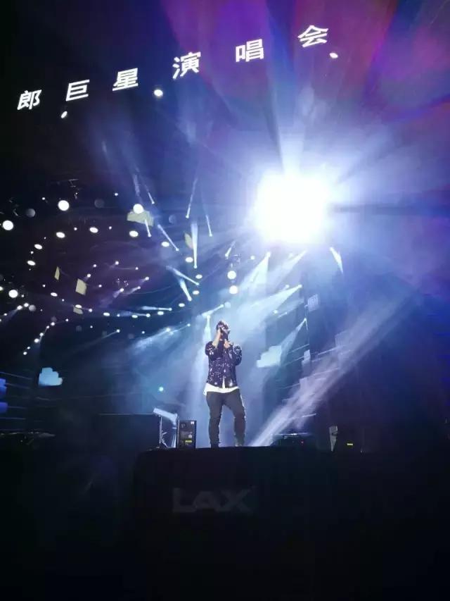 LAX与周杰伦、萧亚轩、潘玮柏同台巨献郎酒•红花郎巨星演唱会