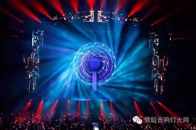 周杰伦广州站巡演 舞台灯光炫爆表！