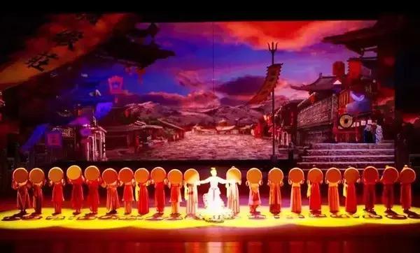 《丝路花雨》 惊艳亮相敦煌文博会 多媒体舞美有多牛？