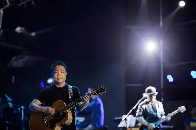 许巍音乐会唱响青春 看TWAUDiO强力助阵
