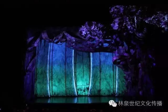 百老汇剧作“不老泉” 看逼格高的舞台剧怎样布景