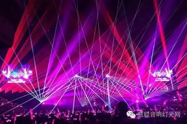 周杰伦广州站巡演 舞台灯光炫爆表！