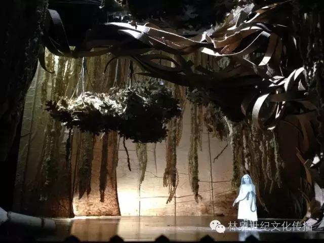 百老汇剧作“不老泉” 看逼格高的舞台剧怎样布景
