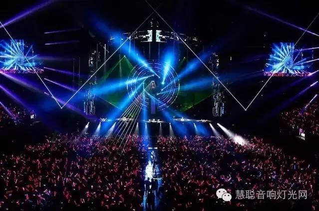 周杰伦广州站巡演 舞台灯光炫爆表！