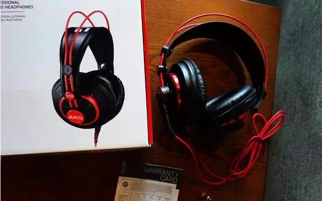 AKG K240R耳机 一道在怀旧中火速前行的亮光！