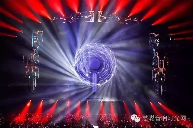 周杰伦广州站巡演 舞台灯光炫爆表！