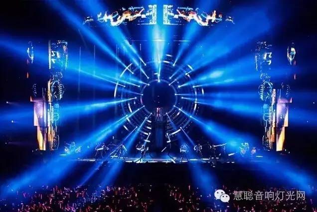 周杰伦广州站巡演 舞台灯光炫爆表！