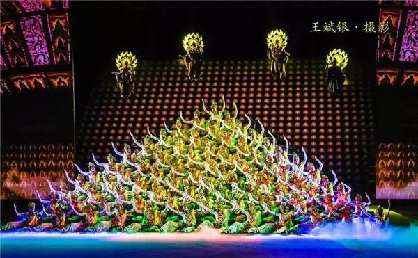 《丝路花雨》 惊艳亮相敦煌文博会 多媒体舞美有多牛？