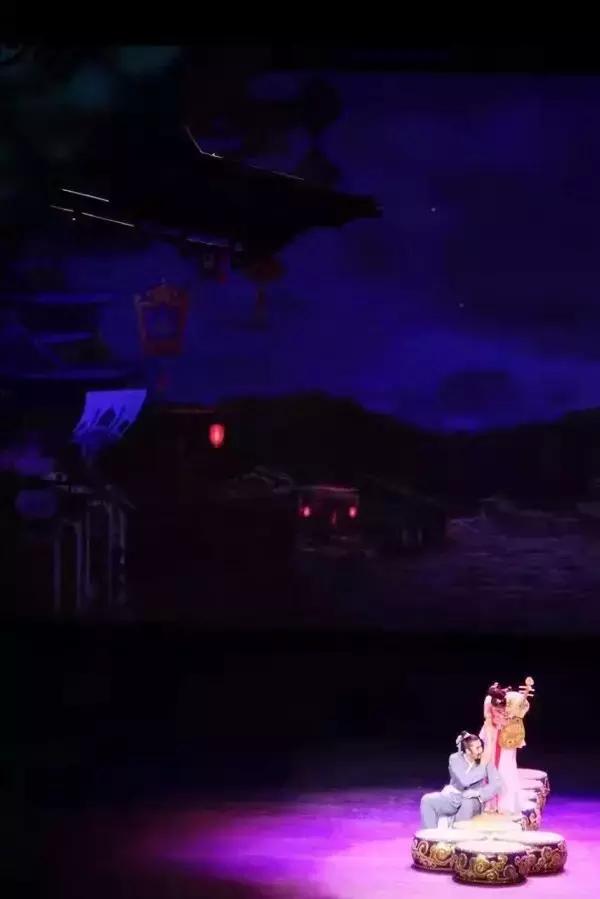《丝路花雨》 惊艳亮相敦煌文博会 多媒体舞美有多牛？
