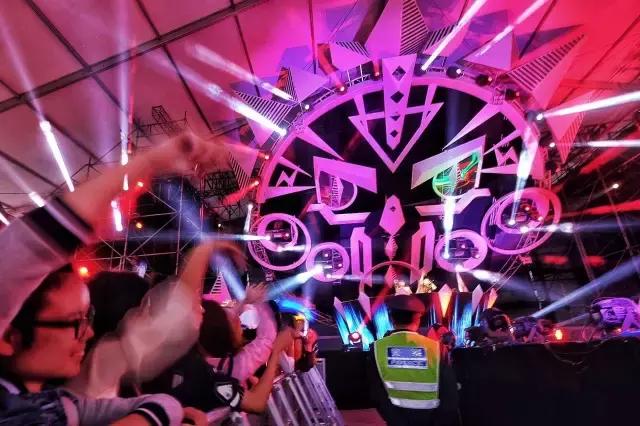 50万人观看西部音乐节 一场极致淋漓的声色盛宴是怎样形成的？