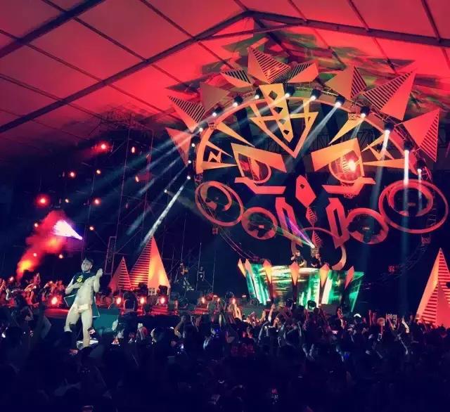 西部音乐节5天超50万人到场观看 是怎样的舞台设计撑起这样的秀？