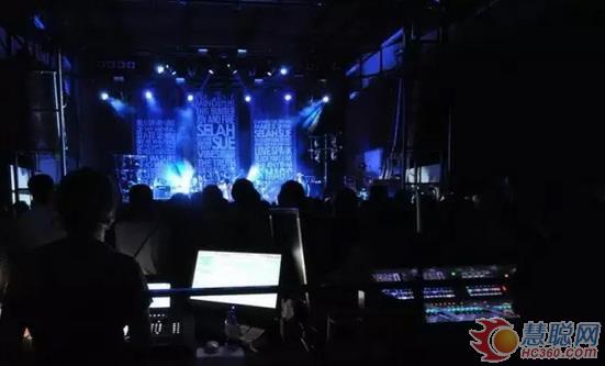锐声携手澳大利亚LSC灯控台为Selah Sue欧洲巡演打造绚丽灯光效果