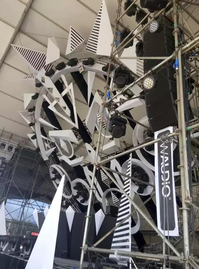 西部音乐节5天超50万人到场观看 是怎样的舞台设计撑起这样的秀？