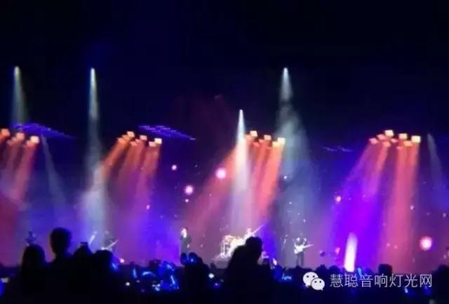 彩熠灯光助阵深圳五月天演唱会