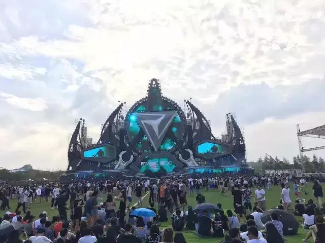 百威风暴电音节绽放上海，阿酷司L-ACOUSTICS和欧浪OUTLINE鼎力支持!