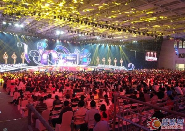 奥雷唱响绽放第25届中国金鸡百花电影节闭幕式