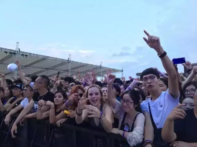 百威风暴电音节绽放上海，阿酷司L-ACOUSTICS和欧浪OUTLINE鼎力支持!