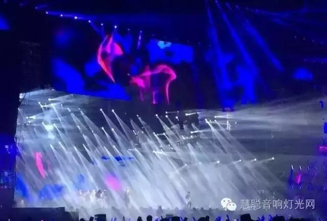 彩熠灯光助阵深圳五月天演唱会