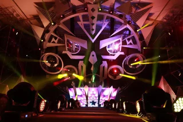50万人观看西部音乐节 一场极致淋漓的声色盛宴是怎样形成的？